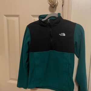 The North Face. Tundra Fleece Pullover. BOYS YOUTH MEDIUM